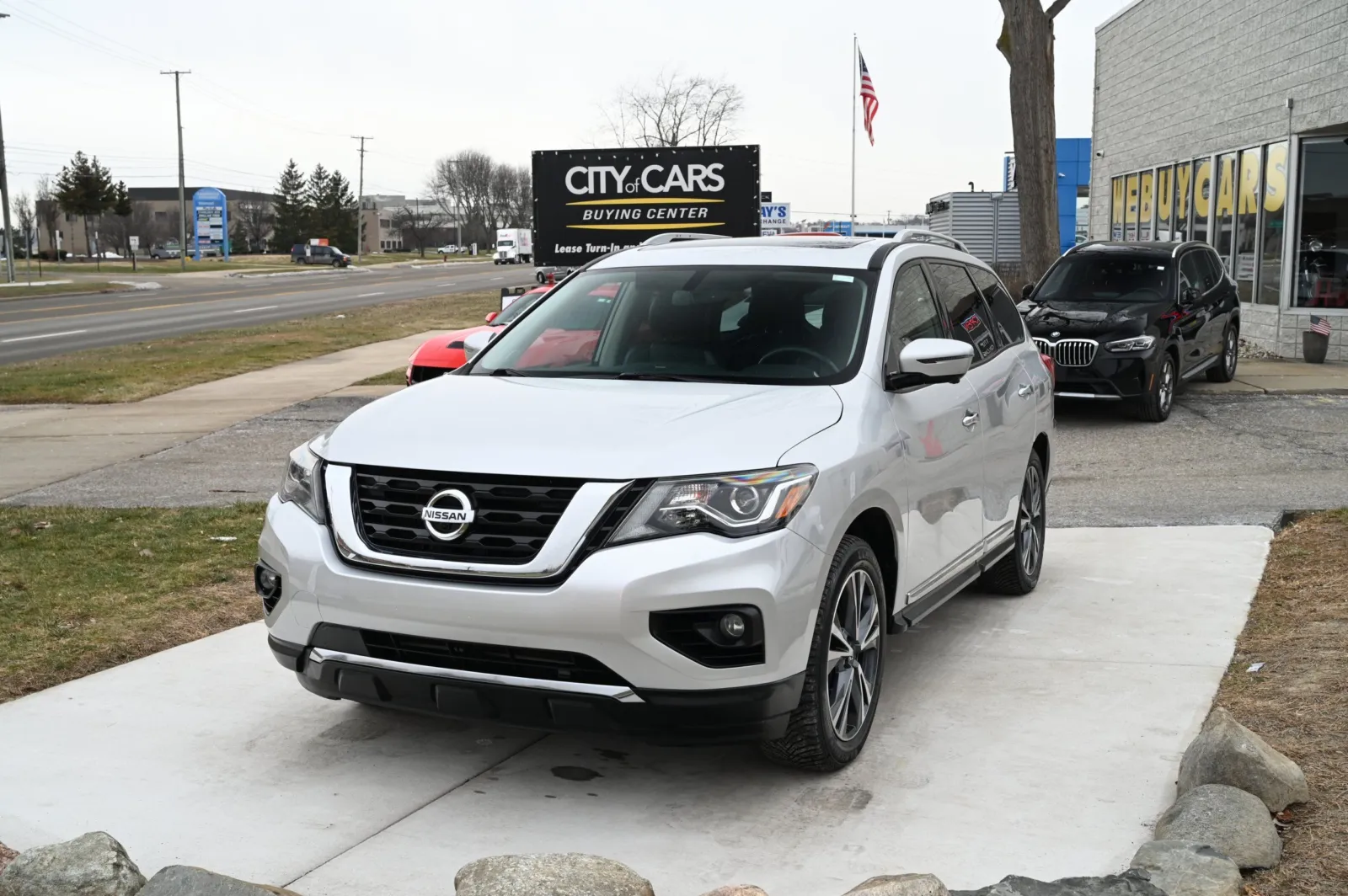 2020 Nissan Pathfinder Platinum's photo