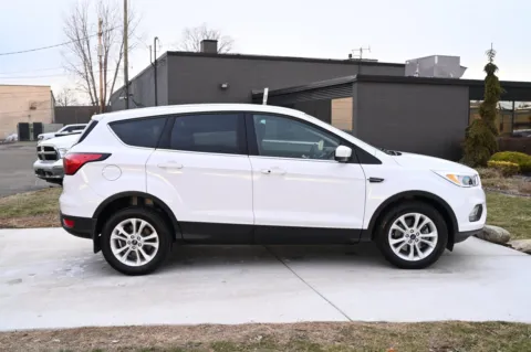 More photos of 2019 Ford Escape SE at City of Cars, MI