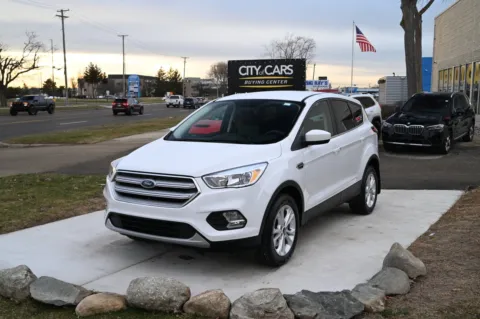 White 2019 Ford Escape SE for sale in Troy, MI