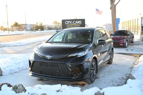 Black 2025 Toyota Sienna XSE 7-Passenger for sale in Troy, MI