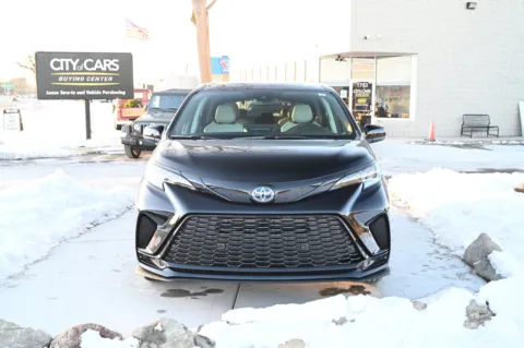 Photos of 2025 Toyota Sienna XSE 7-Passenger for sale in Troy, MI at City of Cars
