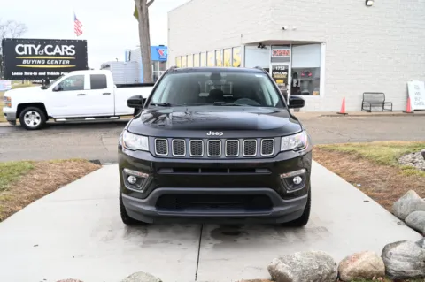 Photos of 2019 Jeep Compass Latitude 4x4 for sale in Troy, MI at City of Cars