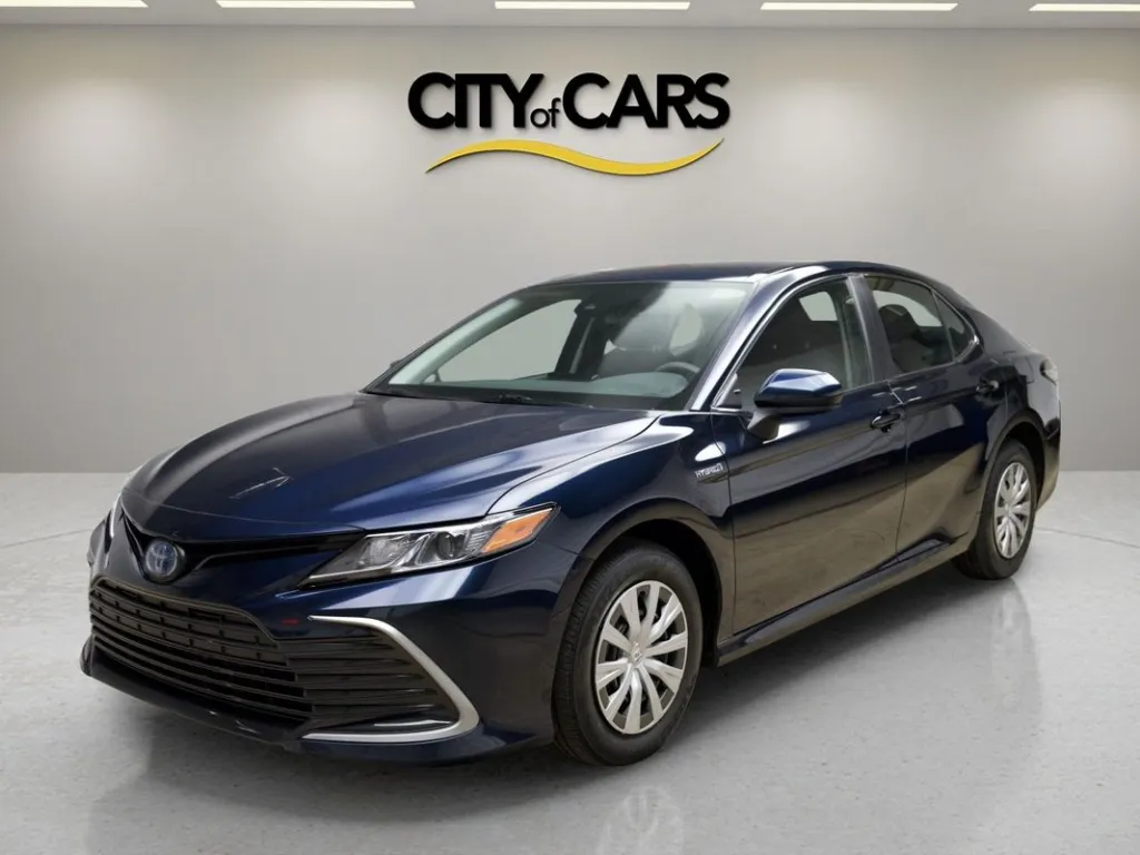 2021 Toyota Camry Hybrid LE for sale in Troy, MI