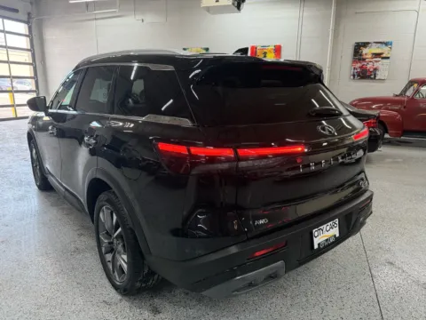 Another view of 2022 Infiniti QX60 LUXE AWD for sale in Troy, MI at City of Cars