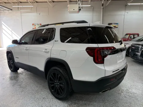 Another view of 2023 GMC Acadia AWD SLT for sale in Troy, MI at City of Cars