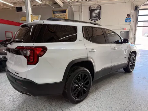 More photos of 2023 GMC Acadia AWD SLT at City of Cars, MI