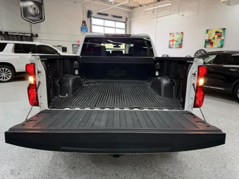 More photos of 2021 Chevrolet Silverado 1500 LT at City of Cars, MI