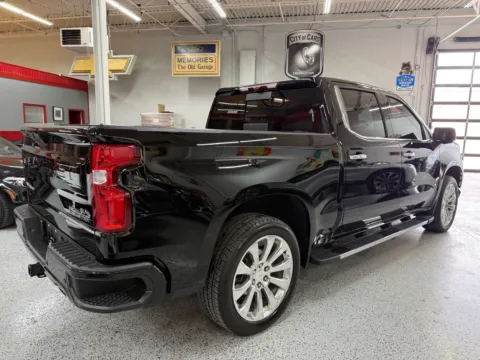 More photos of 2021 Chevrolet Silverado 1500 High Country at City of Cars, MI