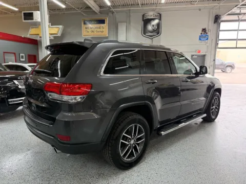 More photos of 2018 Jeep Grand Cherokee Laredo E 4x4 at City of Cars, MI