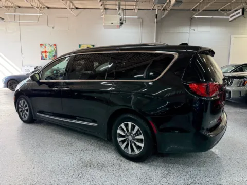 Another view of 2020 Chrysler Pacifica Hybrid Limited for sale in Troy, MI at City of Cars