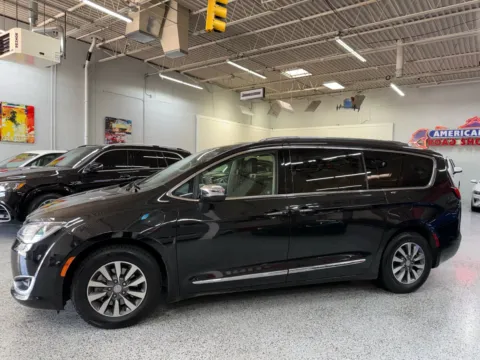 Photos of 2020 Chrysler Pacifica Hybrid Limited for sale in Troy, MI at City of Cars