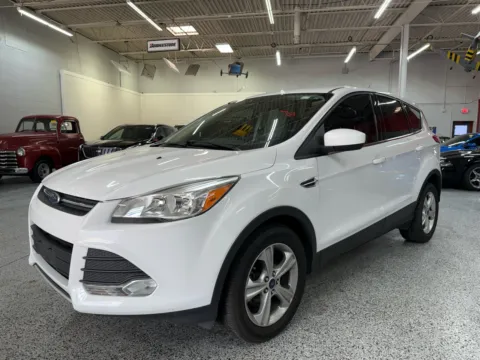 White 2016 Ford Escape SE for sale in Troy, MI
