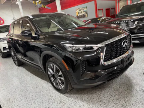 More photos of 2023 INFINITI QX60 LUXE AWD at City of Cars, MI