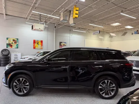 Photos of 2023 INFINITI QX60 LUXE AWD for sale in Troy, MI at City of Cars