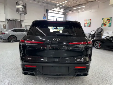 More photos of 2023 INFINITI QX60 LUXE AWD at City of Cars, MI