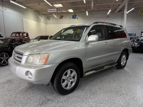Silver 2003 Toyota Highlander V6 for sale in Troy, MI