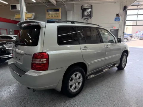 More photos of 2003 Toyota Highlander V6 at City of Cars, MI