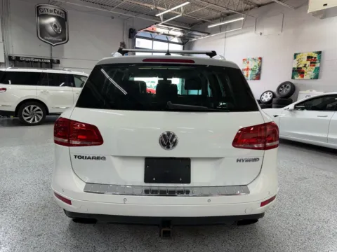 More photos of 2014 Volkswagen Touareg Hybrid at City of Cars, MI
