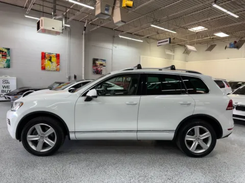 Photos of 2014 Volkswagen Touareg Hybrid for sale in Troy, MI at City of Cars