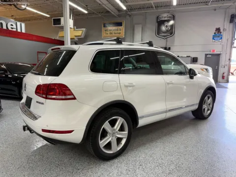 More photos of 2014 Volkswagen Touareg Hybrid at City of Cars, MI