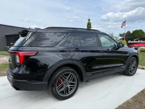 More photos of 2025 Ford Explorer ST at City of Cars, MI