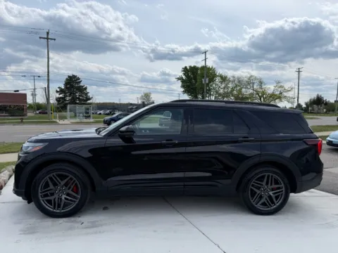 Photos of 2025 Ford Explorer ST for sale in Troy, MI at City of Cars
