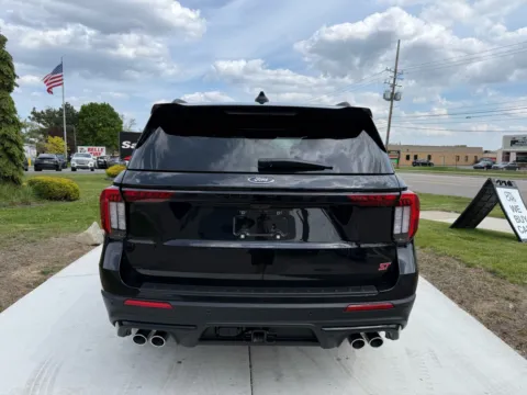 More photos of 2025 Ford Explorer ST at City of Cars, MI