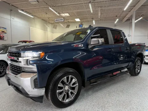 Red 2019 Chevrolet Silverado 1500 LT for sale in Troy, MI