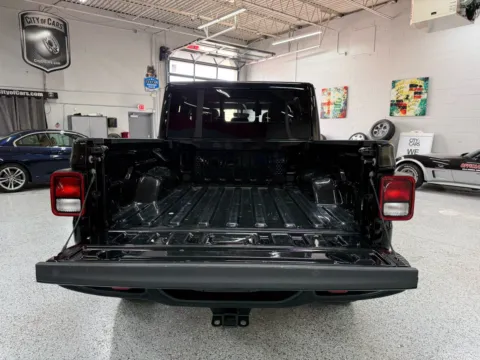 More photos of 2022 Jeep Gladiator Rubicon at City of Cars, MI