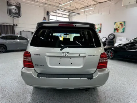 More photos of 2003 Toyota Highlander V6 at City of Cars, MI