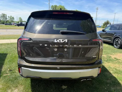 More photos of 2023 Kia Telluride SX Prestige at City of Cars, MI