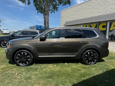 Photos of 2023 Kia Telluride SX Prestige for sale in Troy, MI at City of Cars