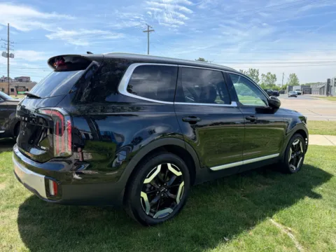 More photos of 2024 Kia Telluride EX at City of Cars, MI
