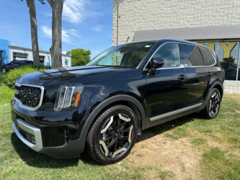 Black 2024 Kia Telluride EX for sale in Troy, MI