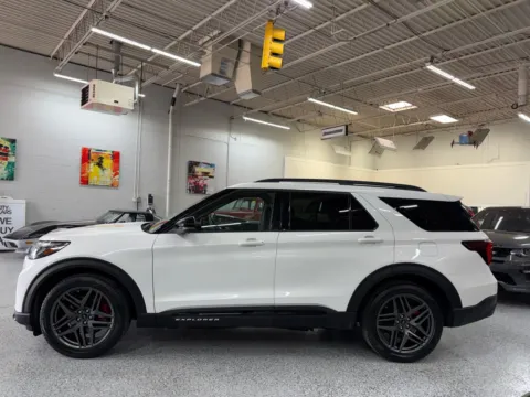 Photos of 2025 Ford Explorer ST for sale in Troy, MI at City of Cars