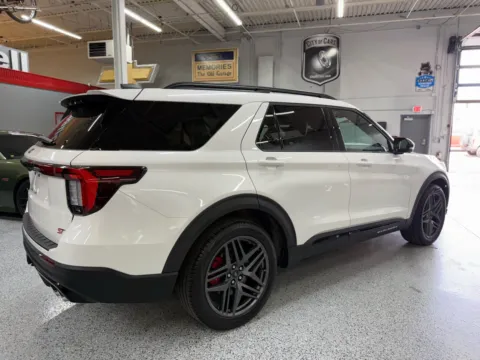 More photos of 2025 Ford Explorer ST at City of Cars, MI