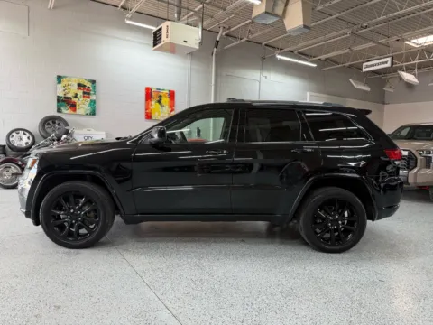 Photos of 2021 Jeep Grand Cherokee Altitude for sale in Troy, MI at City of Cars