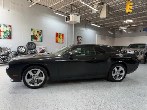 Photos of 2009 Dodge Challenger R/T for sale in Troy, MI at City of Cars