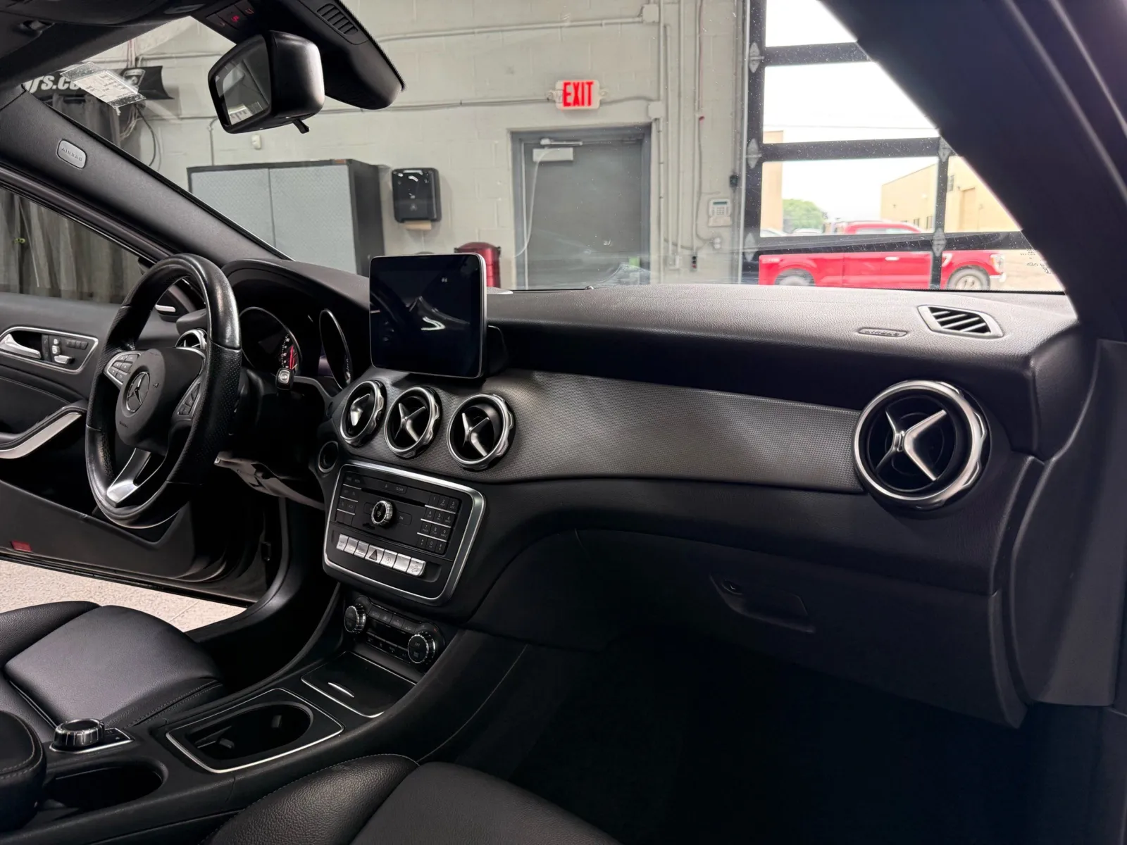 Mercedes-Benz GLA 250 photo 15