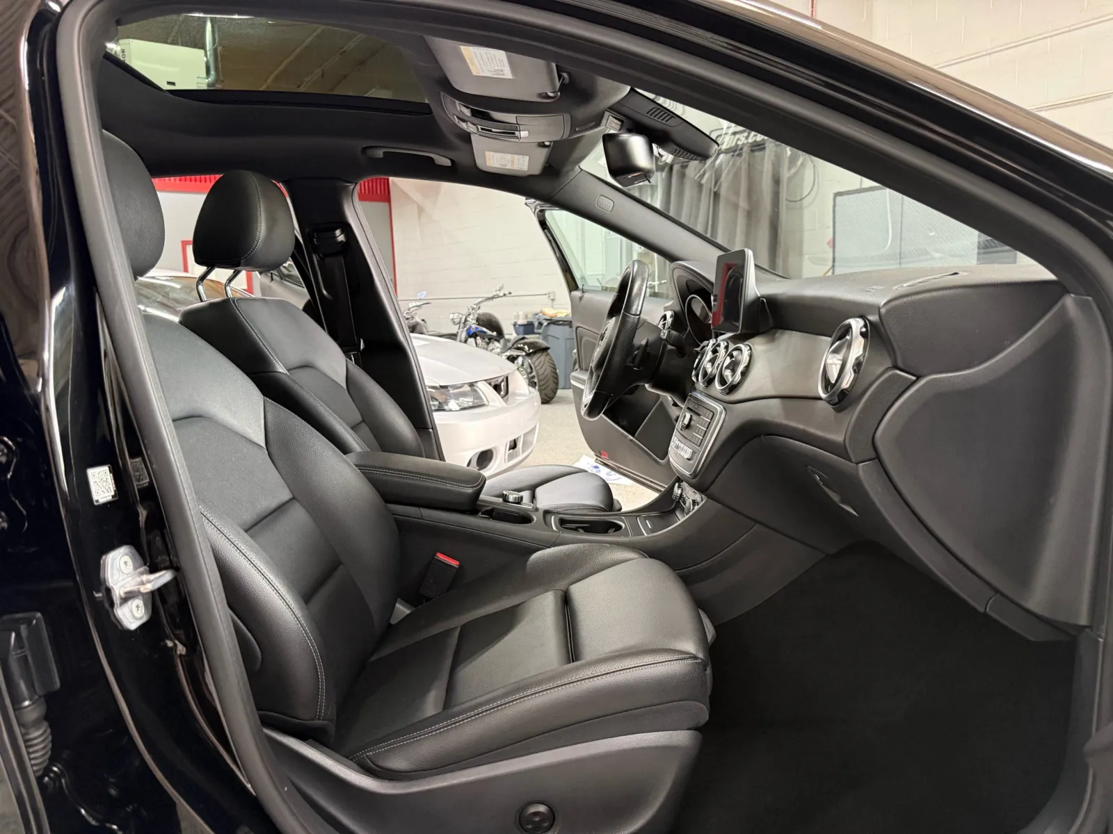 Mercedes-Benz GLA 250 photo 16
