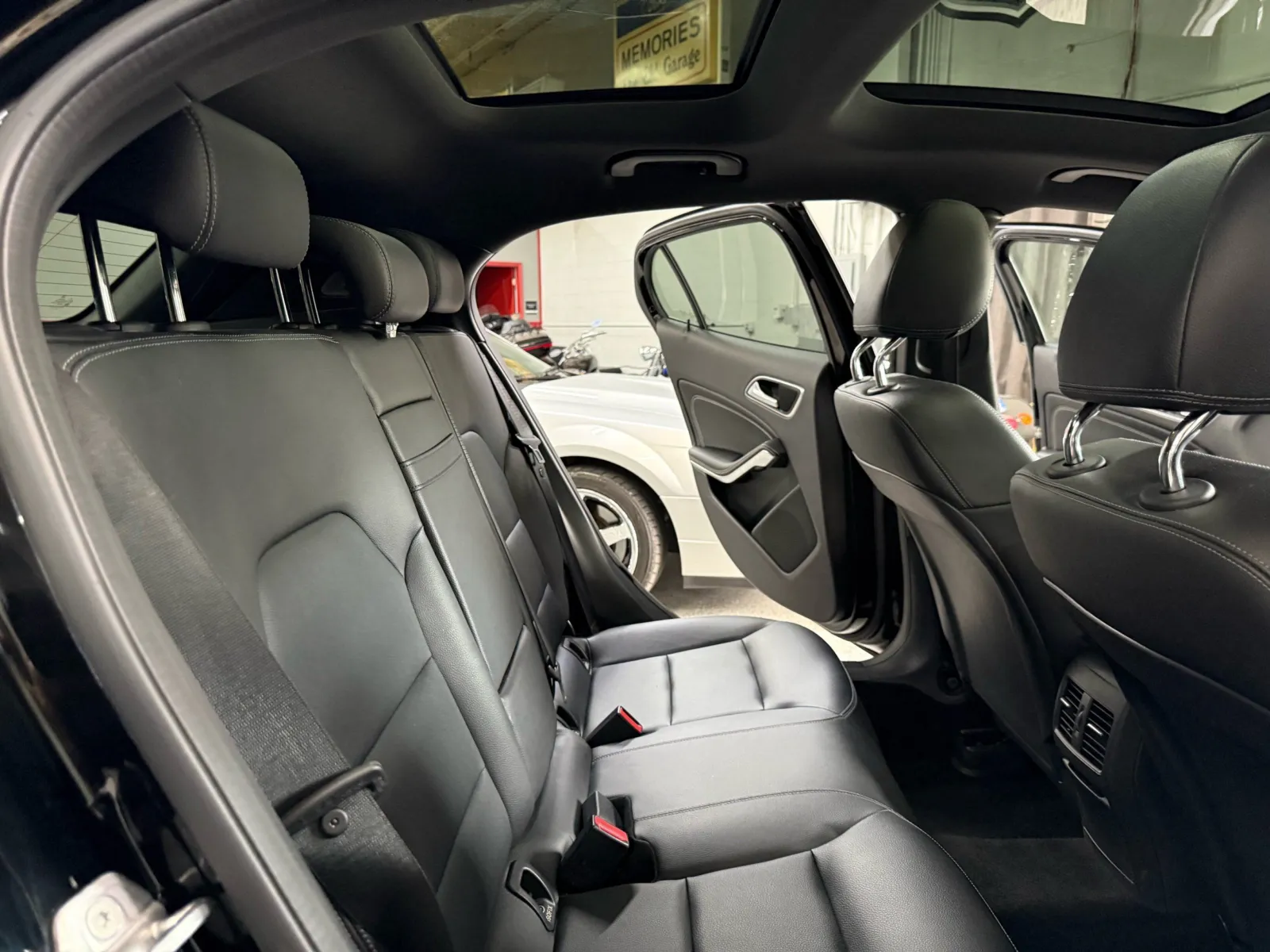 Mercedes-Benz GLA 250 photo 18