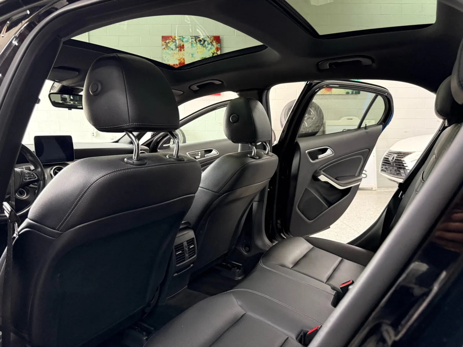 Mercedes-Benz GLA 250 photo 12