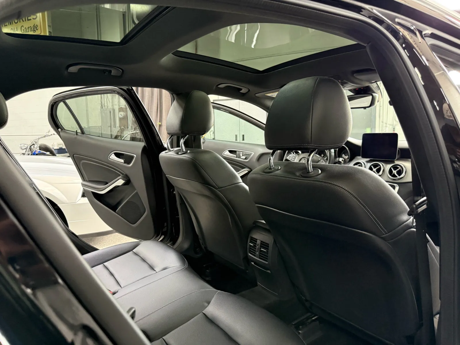 Mercedes-Benz GLA 250 photo 17