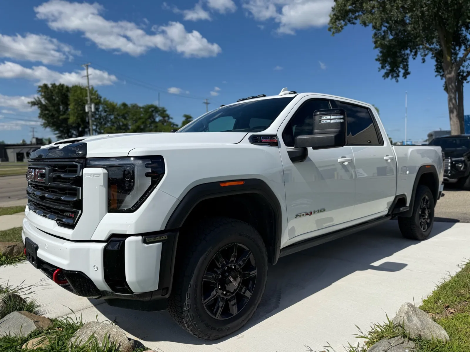 White 2026 GMC Sierra 2500HD Crew Cab, Standard Bed, AT4, 4WD for sale in Troy, MI