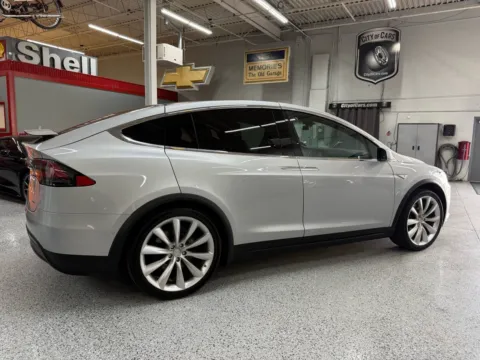 More photos of 2016 Tesla Model X 90D at City of Cars, MI