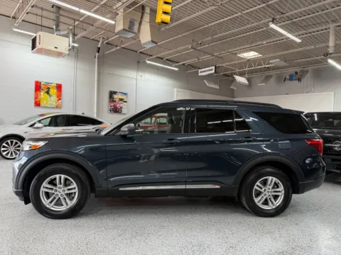 Photos of 2023 Ford Explorer XLT for sale in Troy, MI at City of Cars