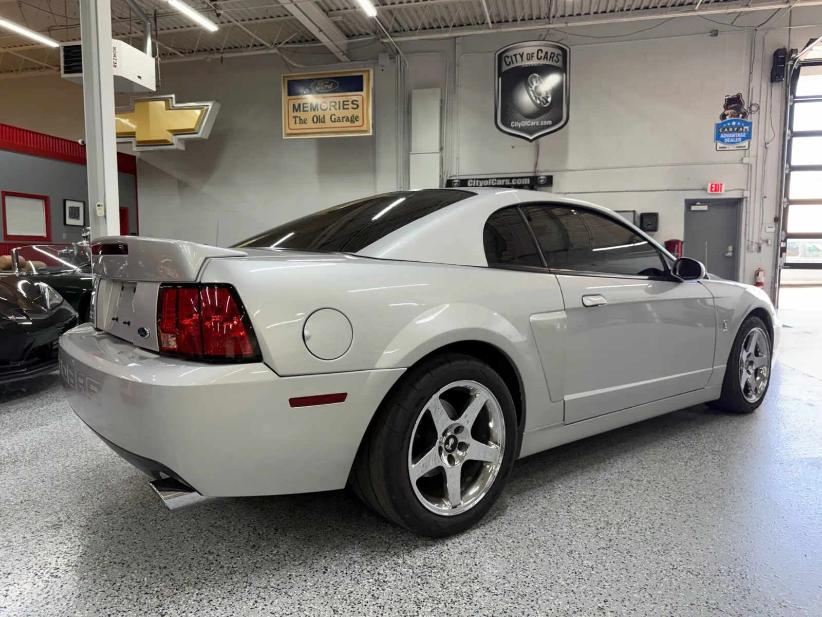 Ford Mustang photo 6
