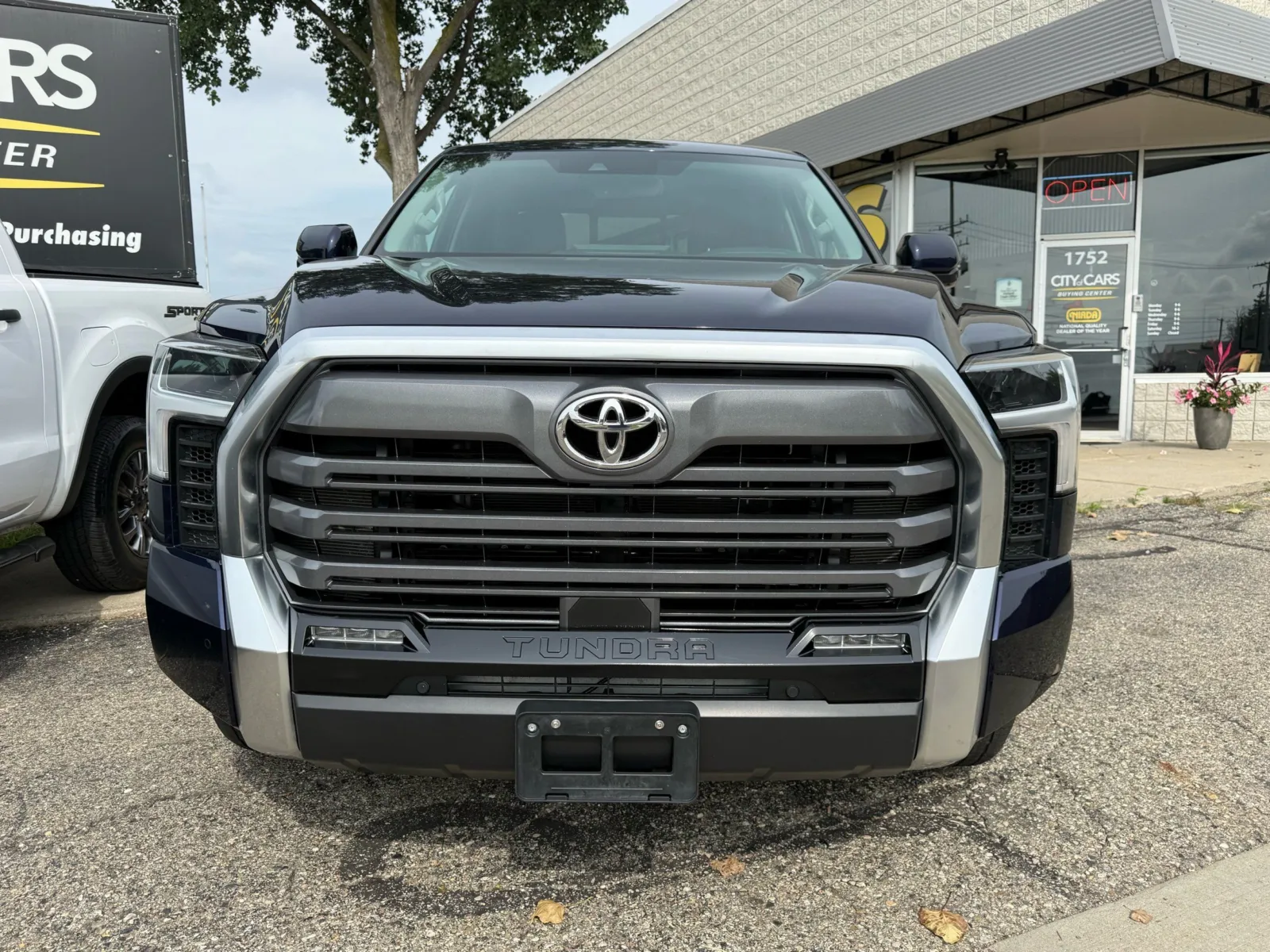 Toyota Tundra photo 8