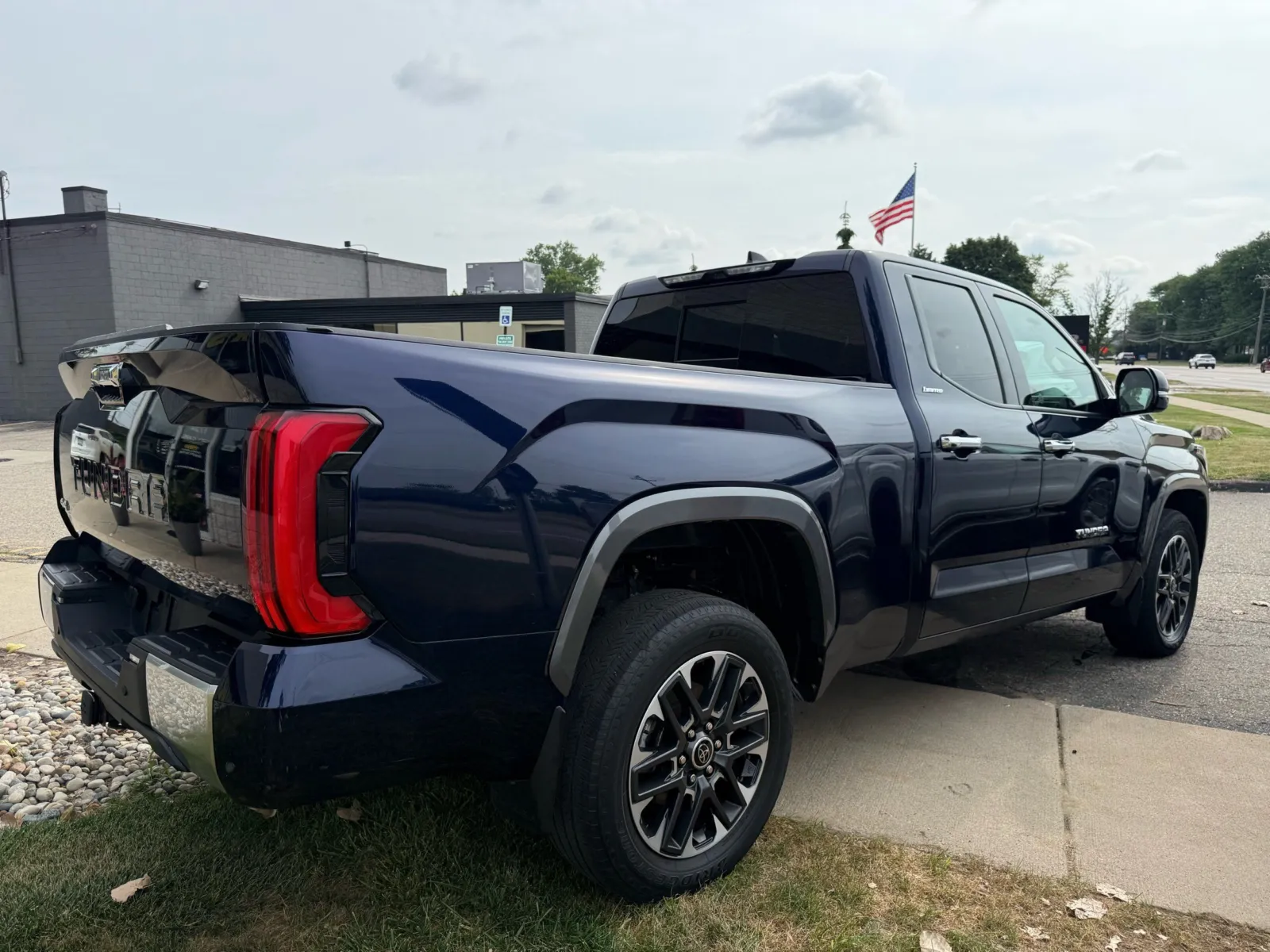 Toyota Tundra photo 6