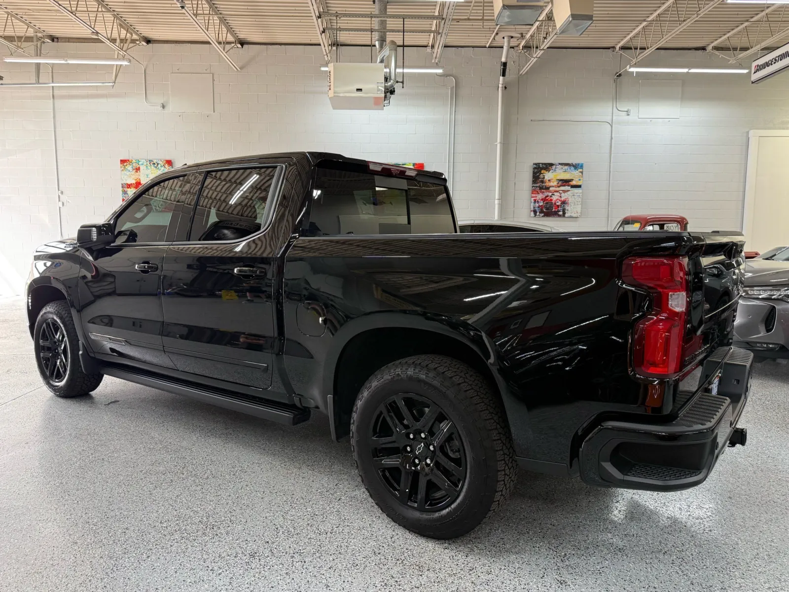 Chevrolet Silverado photo 3